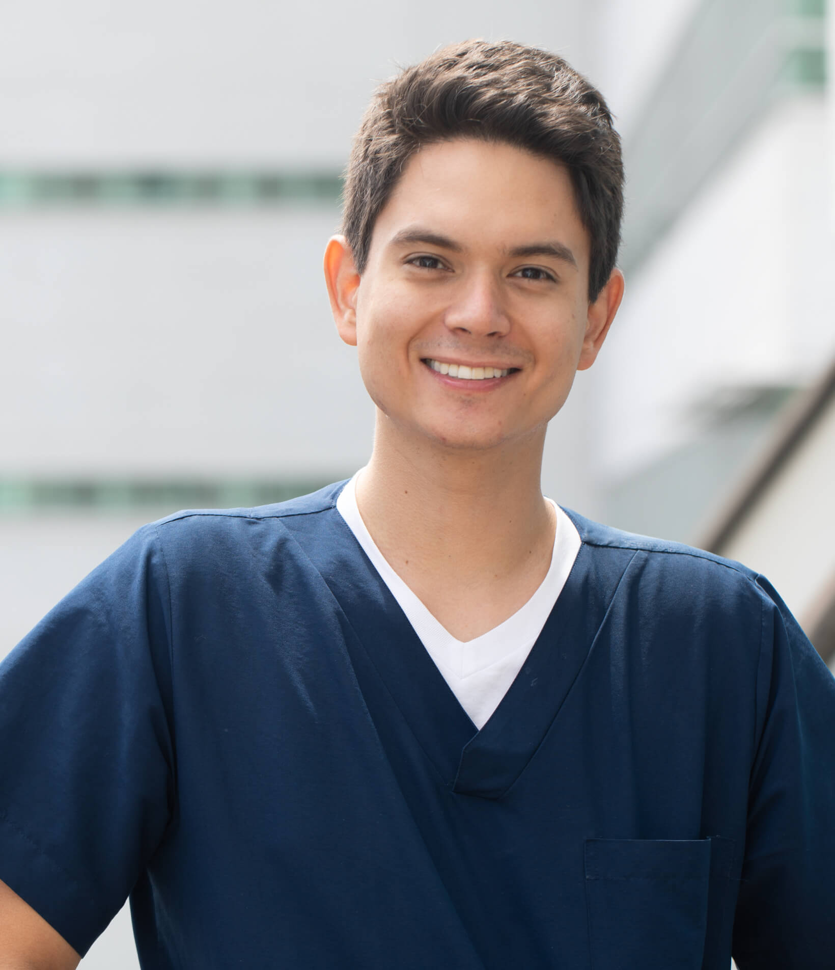 Dr. Alejandro Rivera - Especialista en cirugía maxilofacial, implantología y regeneración ósea