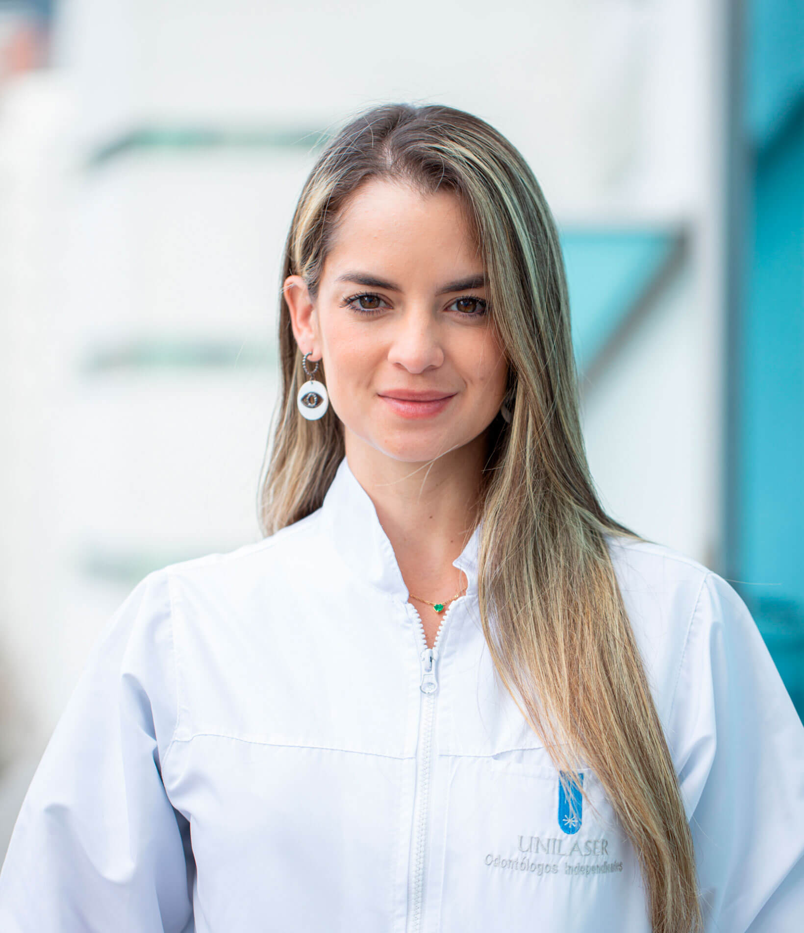 Dra. Emiliana Álvarez - Especialista en Rehabilitación Oral