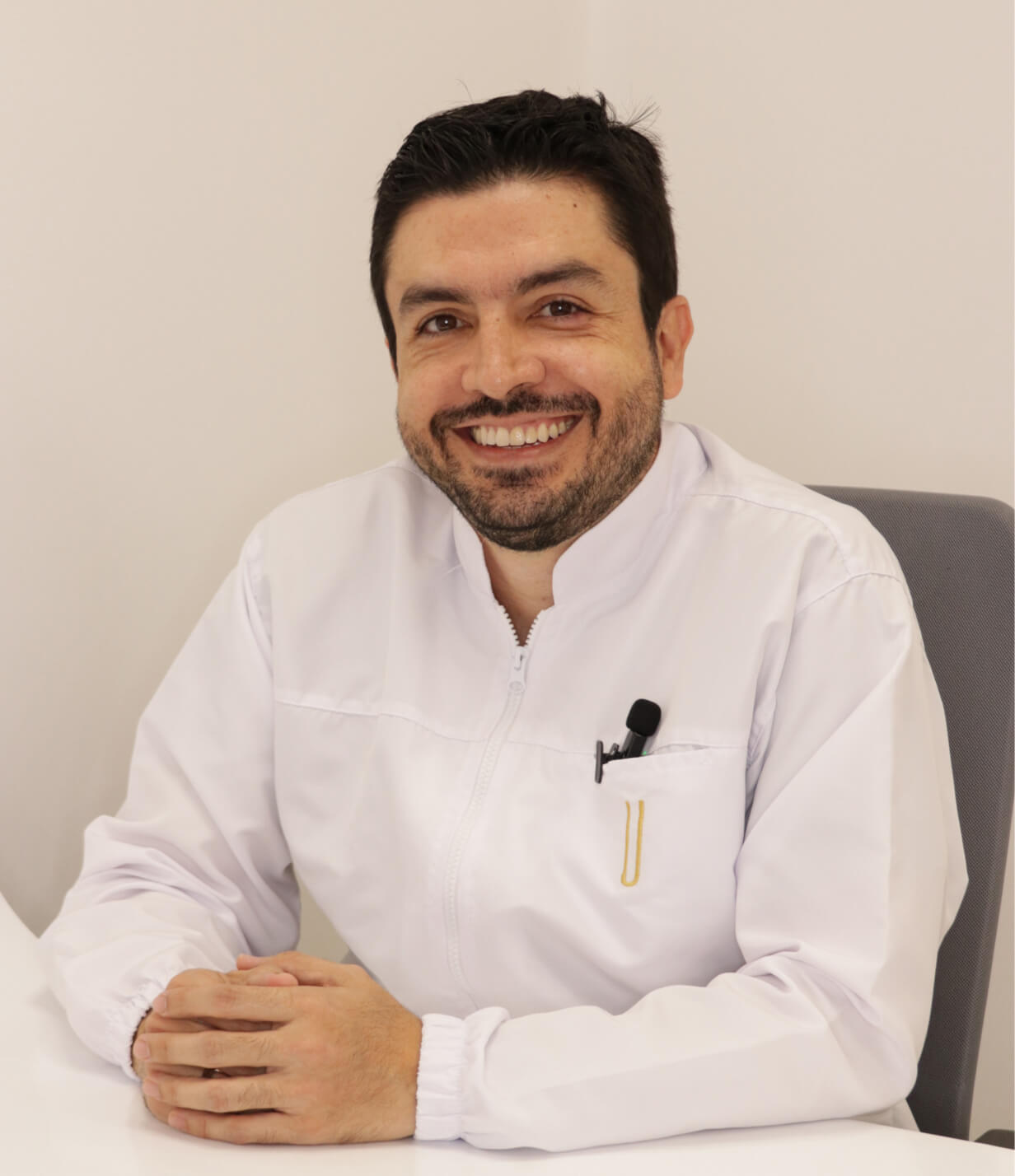 Dr. Juan David Díaz - Especialista en odontología integral del adulto con énfasis en periodoncia, implantología y regeneración ósea
