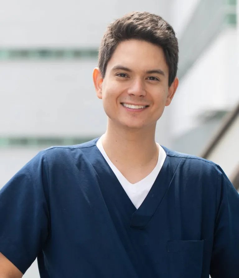 Dr. Alejandro Rivera - Especialista en cirugía maxilofacial, implantología y regeneración ósea