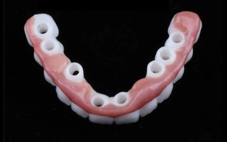 Especialista en Implante Dental en Medellín Colombia Unilaser